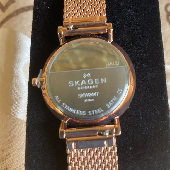 Ladies New Skagen Rose Stainless Steel SOLAR watch NWT